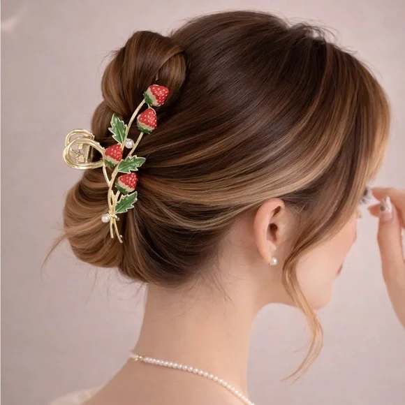 Strawberry Gold Hair Claw
i - Picture 2 of 7